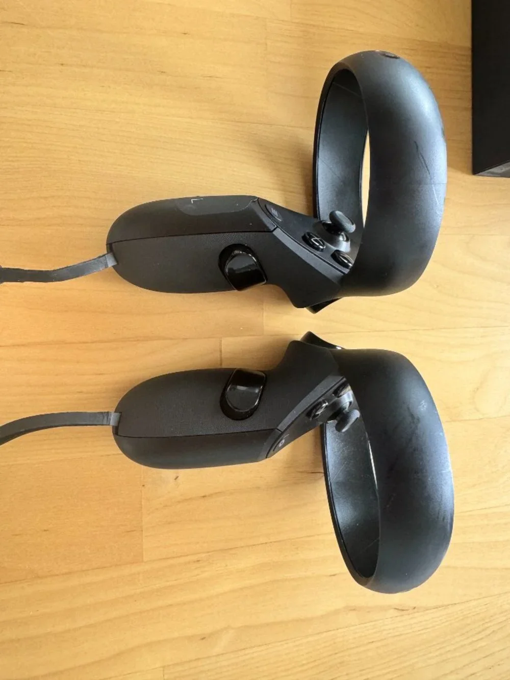 Meta Oculus Quest 1 Headset + 2 Controllers - BLACK